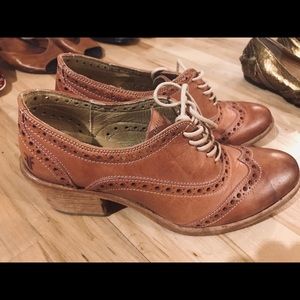Frye women lace up oxford size 6.5